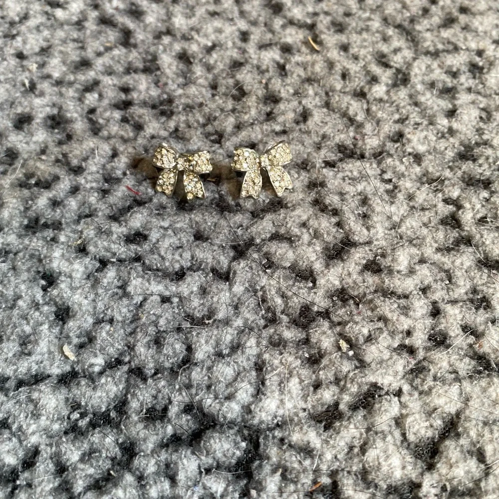 Elegant Silver Bow Earrings - Picture 2 of 7